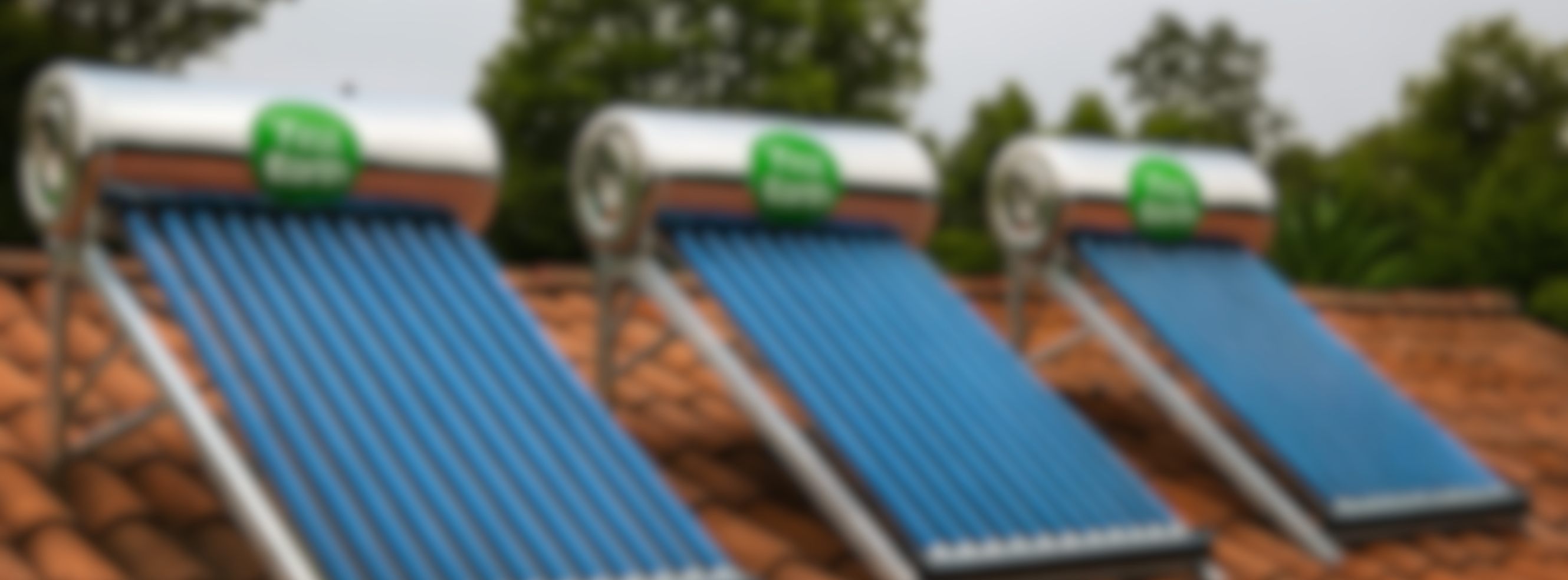 Calentador solar First Earth instalado en techo